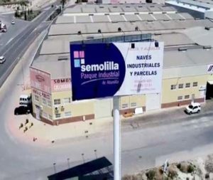Naves industriales y suelo industrial en venta y alquiler en el polígono industrial de Abanilla "El Semolilla"